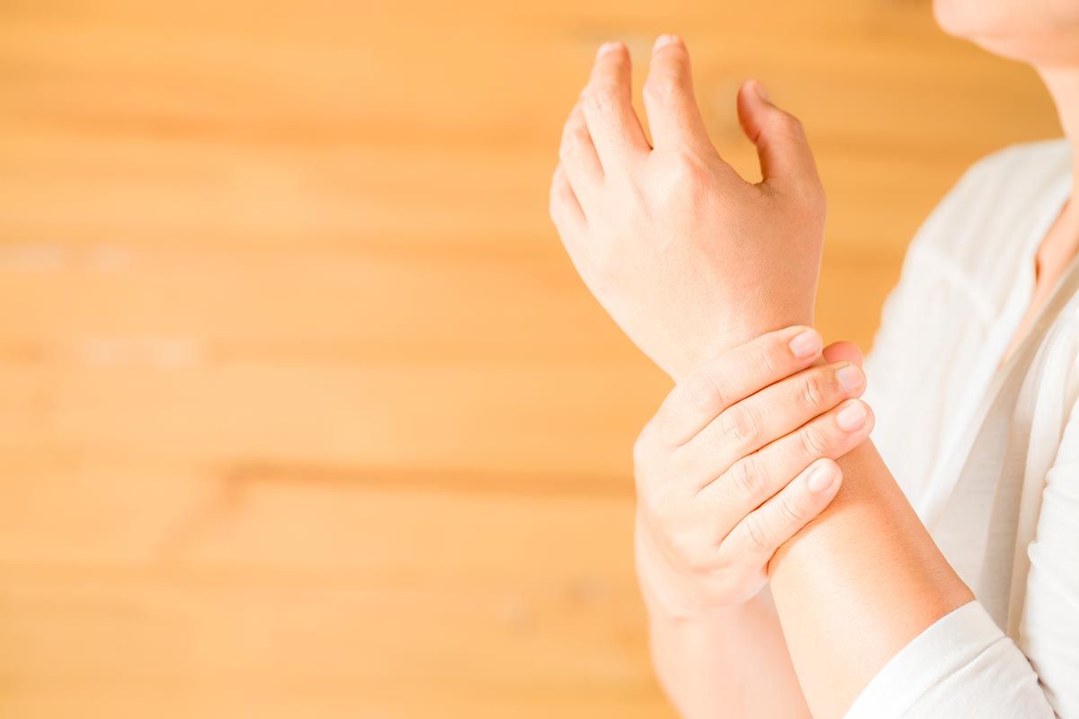 Descubra as causas mais frequentes de dor na mão